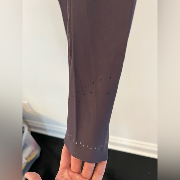 Lululemon Compression 28” High Rise Leggings, Size 4 - Picture 6 of 7